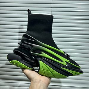La conception de la chaussure de basket licorne est une combinaison de sens technologique très cool et futuriste Semelle extérieure d'absorption des chocs de 9 cm