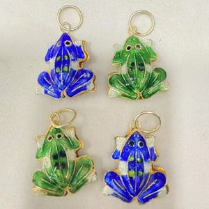 Unique cloisonné émail grenouille breloques petits animaux pendentifs bijoux à bricoler soi-même faisant des accessoires artisanat traditionnel chinois 10 pcs/lot