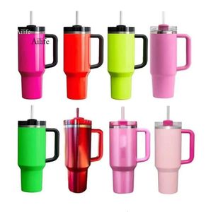 US Stock Holiday Red Winter Cosmo Pink Quencher H2.0 40oz gobelers tasses en silicone Couvercle de voiture de paille de paille bouteilles d'eau 0425