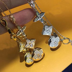 V Brand Luxury Classic Clover Designer Pendant Colliers Géométrie 18K Gold Elegant Bling Diamond Shine Crystal Collier Bijoux d'anniversaire Gift Saint-Valentin