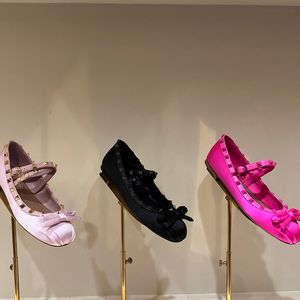 Valentino Remache Zapatos nuevos VT Metal Ballet Satén Suela plana Zapato único Diseñador de lujo para mujer Suela de cuero Calzado de fábrica Entrega gratuita