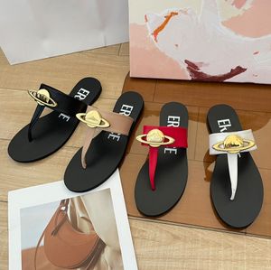 Versa tongs Flops Summer Pool Metal Designer Sandal Men Chaussures décontractées Slide Moule Mule Flat Femmes Top Quality Wholesale Slipper Leather Lady Sliders