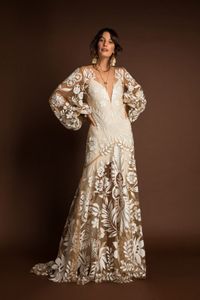 Vintage Bohemian Wedding Dresses Sexy Backless Sweep Train A Line Appliqued Boho Lace Bridal Gowns V Neck Long Sleeve Country Wedd294C