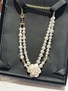 Conjuntos de joyería de diseñador de marca Vintage, abalorio de flor blanca de Camelia, Gargantilla Vintage de perla blanca de doble capa para mujer, regalo de fiesta, joyería