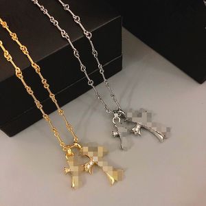 Collier double croix vintage incrusté de diamants Amis européens et américains Amoureux masculins et féminins La chaîne de clavicule peut être un cadeau