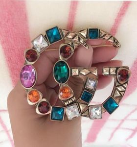 Joyería vintage Crystal Big Broch Letter Brooch Traje Pin accesorios de moda Garidad para broches8097264