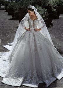 2022 robe de mariée musulmane robe de boule de luxe vintage dentelle à manches longues en dentelle africaine plus taille Perles de la plage Zuhair Murad Robes de mariée