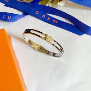 Bracelet cadeau de luxe vintage plaqué argent 925, nouveau bracelet de créateur, bijoux d'amour pour fille d'automne avec logo correct, en acier inoxydable, ne se décolore pas, de haute qualité