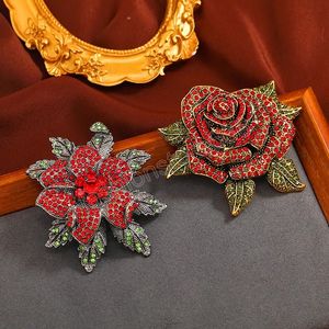 Broches de cristal de flor de rosa roja de lujo Vintage, alfileres de Metal de diamantes de imitación para mujer, accesorios para fiestas y banquetes