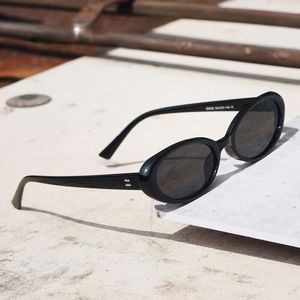 Gafas de sol ovaladas Vintage para mujer, gafas de sol ovaladas pequeñas de diseñador de marca de lujo, gafas de sol Retro con remaches para hombre, gafas de sol Oculus