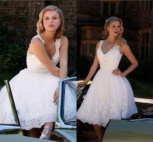 Robes de mariée de courte longueur vintage A-line v cou de perle en dentelle country robes de mariée plus taille robe blanche hy5006