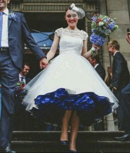 Vintage thé longueur robe de mariée blanc et bleu royal classique tulle robes de mariée manches courtes dentelle appliques bateau cou mariée vêtements de cérémonie jardin civil robe 2024