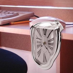 Relojes de pared, reloj de urdimbre de tiempo de fusión creativo, estante de libros con números romanos, escritorio, regalo decorativo, diseño de arte colgante, estilo distorsionado