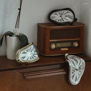 Relojes de pared creativos Twist Melt Nordic Vintage, decoración para sala de estar, reloj electrónico silencioso, adorno para dormitorio, accesorios para el hogar