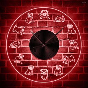 Relojes de pared encantador perro reloj dibujos animados Pugs LED neón señal acrílico iluminado gran Pug amante regalo fresco sala de estar decoración Interior