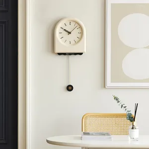 Horloges murales Horloge moderne avec pendule pivotant pour salle à manger crème style français décoratif