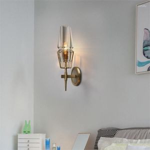 Lámparas de pared Luz europea Diseño nórdico Sala de estar Comedor Baño Dormitorio Modelo Lámpara de cristal dorada (con bombilla)