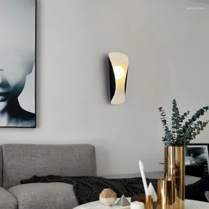 Lampes murales Décor de la chambre Nordic Simple Led Art Lustre Pendentif Lampe Lumière Lumineuse Intérieur De Luxe Approprié Étude De Chevet