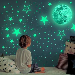 Stickers Muraux 435Pcsset Lumineux Lune Étoile Sticker Mural pour Enfants Chambre Plafond Décoration De La Maison DIY Décalque Lueur Dans Le Noir Papier Peint Mural 221008