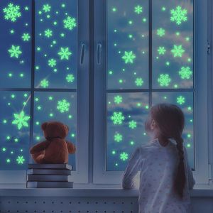 Pegatinas de pared ventanas copos de nieve brillantes luminosos para niños accesorios de decoración de habitación 64 Uds juego de fósforo al por mayor