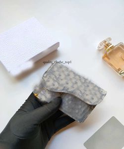 Portefeuille de portefeuille créateur de la carte de crédit pour femmes sac à main de luxe en cuir de luxe en cuir classique des sacs à main masculine européen crampon de craquette mini portefeuille noir avec boîte 396