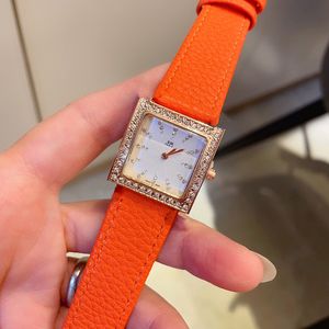 Montres de créateurs montres de luxe femmes montres avec diamant Montre tempérament design montres polyvalentes cadeau de Noël style de mode très bon