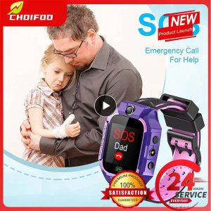 Montres 1 ~ 5pcs pour enfants Smart Watch Sim Card SOS Call Téléphone Smartwatch pour les enfants Regardez un cadeau d'emplacement de l'appareil photo imperméable pour les garçons