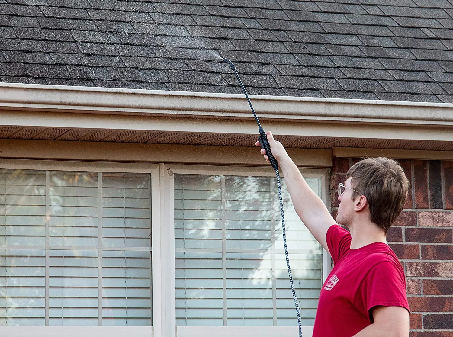 The Ultimate Guide to Choosing the Best Roof Cleaner for Your Home