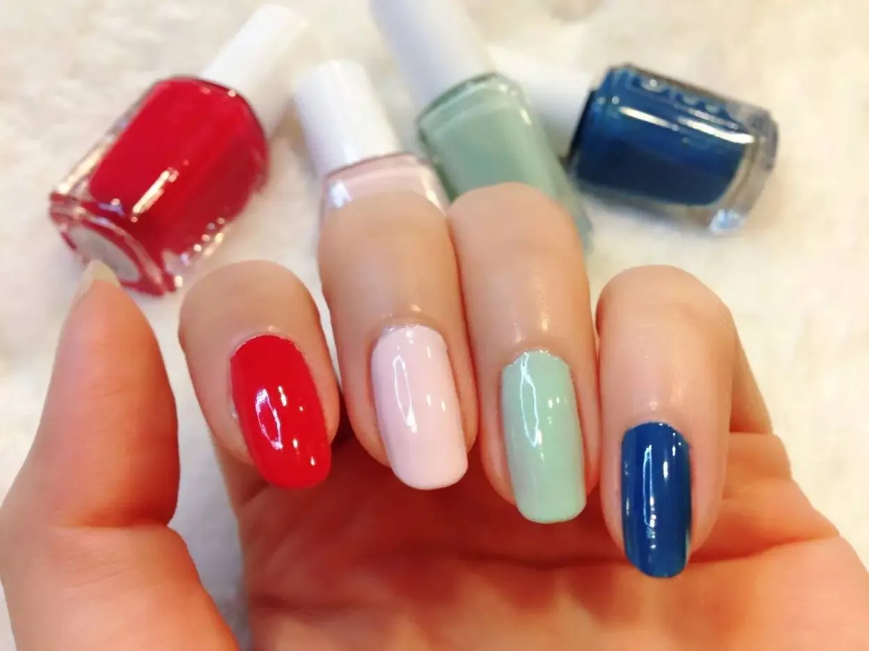 10 Best Chrome Nail Polishes for a Shiny Metallic Look