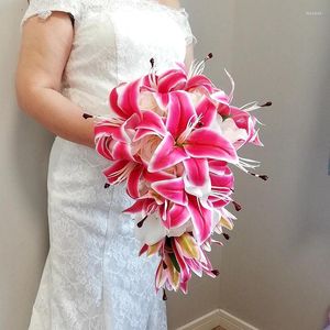 Flores de boda Llegada Cascada Lirios de color rosa oscuro con rosa blanca Melocotón en cascada Ramo de novia artificial