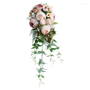 Fleurs de mariage Drop Drop pivoine Bouquet de mariée mariée romantique tenant la fleur