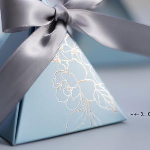 Caja de regalo de boda pequeña caja de papel plegable de gama alta con forma de pirámide caja de dulces azul embalaje de chocolate con cinta RRE11360