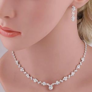 Ensembles de bijoux de mariage de luxe Simple creux Double colliers en forme de coeur exquis cristal pendentif chaîne collier pour les femmes ensemble 231013