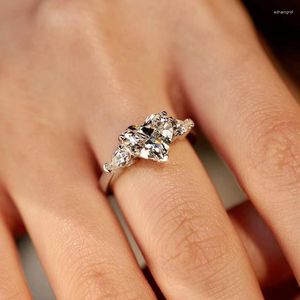 Anéis de casamento Huitan Trendy Finger Ring Lady Bands com brilhante zircônia cúbica cor prata acessórios para noivado