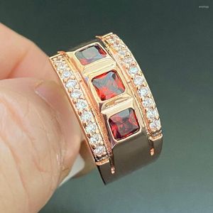 Anneaux de mariage VENTE 90% de réduction sur l'or rose pour hommes ou femmes Bijoux de mode Couleur argent Grand anneau RubyStone Zircone Cristal En gros