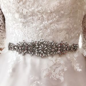 Couchons de mariage pour les robes nuptiales de mariée ceintures Ribbon en cristal en ramiement de bal à la main blanc rouge noir argent