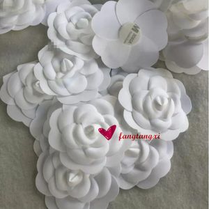 Camélia de couleur blanche, pièce de bricolage 7x7cm, bâton de fleur de camélia auto-adhésif sur sac ou carte pour emballage de boutique C