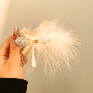 Pinces à cheveux en plumes blanches pour femmes et filles, épingles à cheveux élégantes, avec nœud en ruban strass, accessoires pour cheveux, fête de mariage
