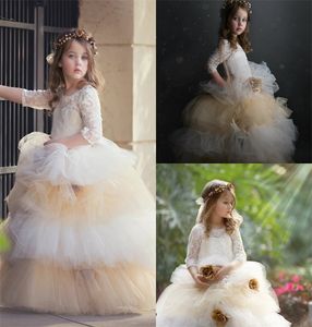 Robe de fille de fleur blanche pour mariage Applique dentelle faite à la main fleur froncé robe de concours bijou manches longues longueur au sol robe d'anniversaire pas cher