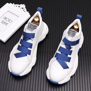 Chaussures blanches Nouvelles modes de personnalité décontractés pour hommes Version coréenne de The Trend Youth Sneakers polyvalents Zapatil 9042