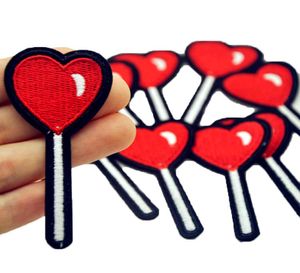 10 piezas enteras del corazón Lollipop Patches baratos de hierro en parches bordados apliques de parche rojo insignia de tela de bricolaje ACCE8109256