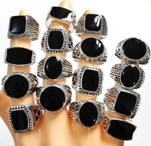 Lots entiers 30pcs Design Mix Black Enamel Silver Tone Rings For Men Vintage Man Ring Retro Punk Alloy Jewelry Party Gift211e8198638
