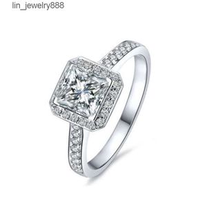 Venta entera, joyería de moda, anillos de compromiso de diamantes moissanite con solitario de oro blanco de 14k y 18k para mujeres
