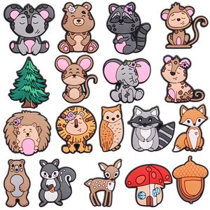 En gros 100 pièces PVC Animal Lion tigre éléphant ours raton laveur singe arbre souris jardin chaussure charmes boucle décorations pour mode bouton sabot sac à dos