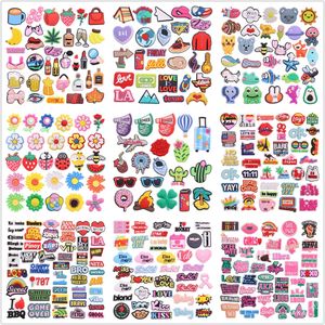 Mélange de fleurs en PVC, 100 pièces, phrases anglaises, animaux, jolies breloques de chaussures, décorations de boucle pour adultes, pour Bracelet, bouton, sabot, cadeaux d'anniversaire, vente en gros