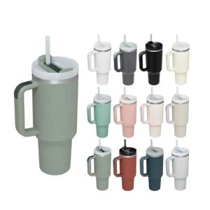 Bouteilles d'eau en gros de 40 oz Gobelets en acier inoxydable avec poignée en silicone Couvercle Paille 2ème génération Tasses de voiture de grande capacité Boire isolée sous vide 1024