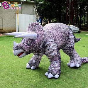 wholesale Modèles de Triceratops de bande dessinée de dinosaure animal gonflable géant extérieur de taille de 4x1.7x2M pour la décoration de zoo de publicité d'événement avec le ventilateur de ventilateur jouets sports