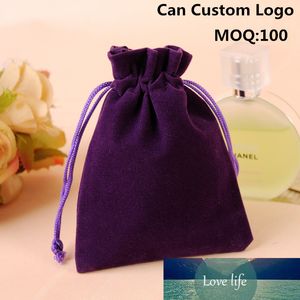 Venta al por mayor, envío gratis, 50 unids/lote, 7x9 cm, collar de boda de terciopelo púrpura, bolsas de regalo de joyería, bolsas, puede personalizar la impresión del logotipo