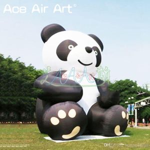 Panda gonflable de 5m H, joli personnage animal, modèle d'ours gonflé, assis sur le sol, pour la publicité et la vente, vente en gros