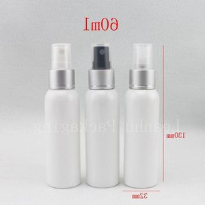 Venta al por mayor de botellas de perfume en aerosol anodizado blanco de 60 ml, botella de spray para maquillaje, boquilla anodizada para contenedor vacío de perfume Pmkak